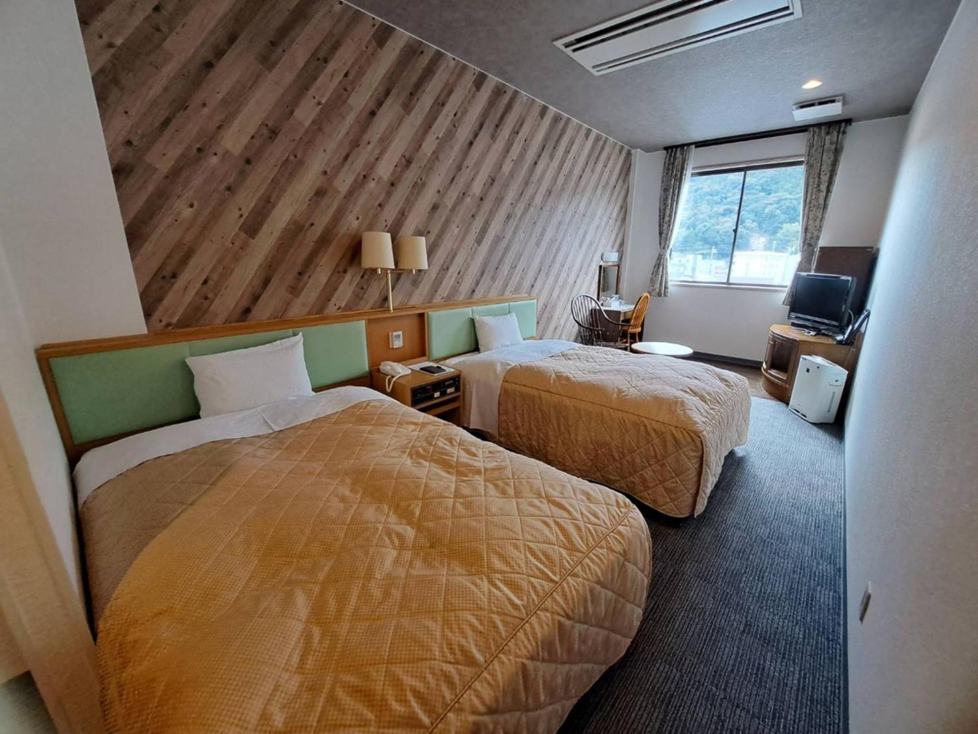 Business Hotel Kawakami Кумано Екстериор снимка
